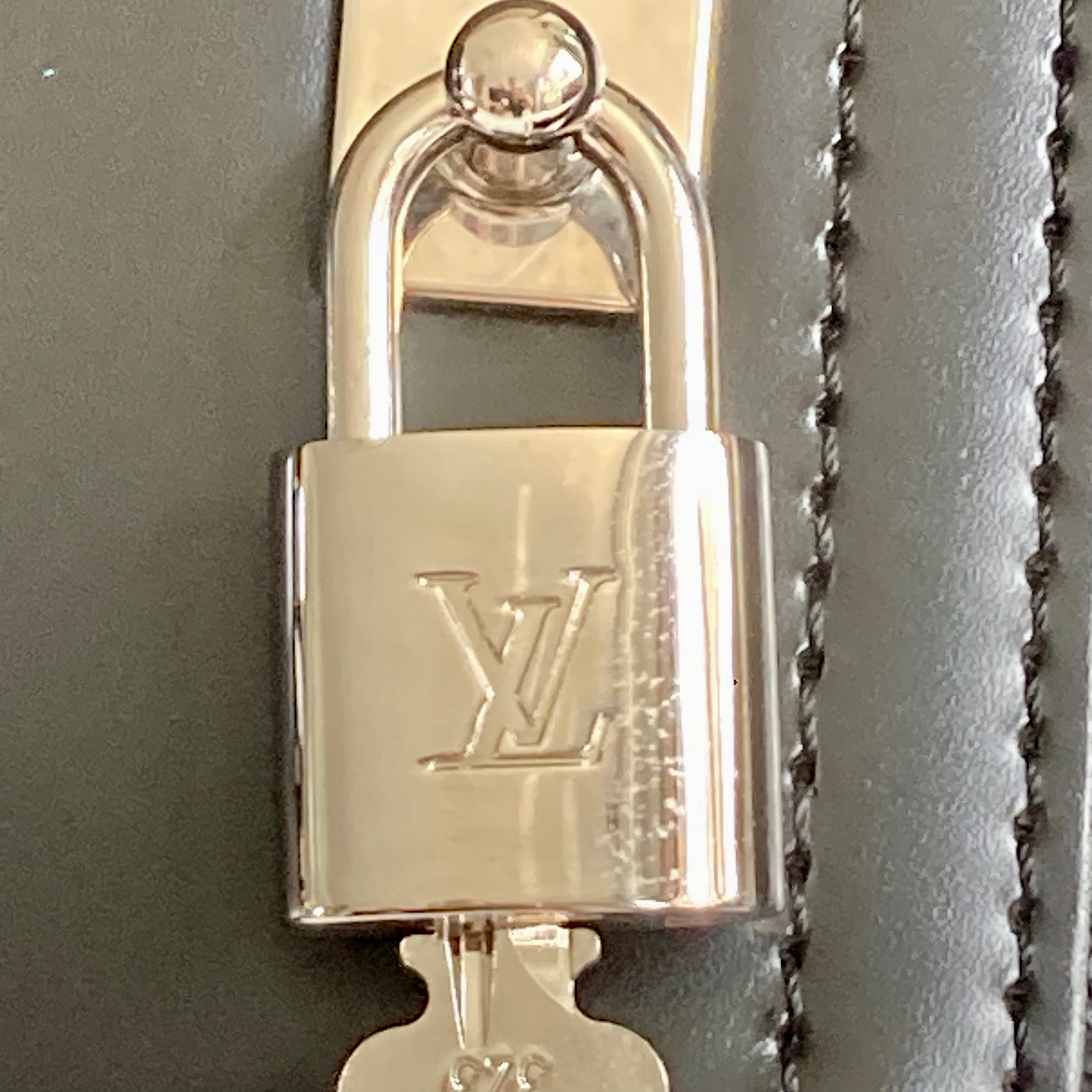 Louis Vuitton Damier Graphite Neo Greenwich Weekeender Bag