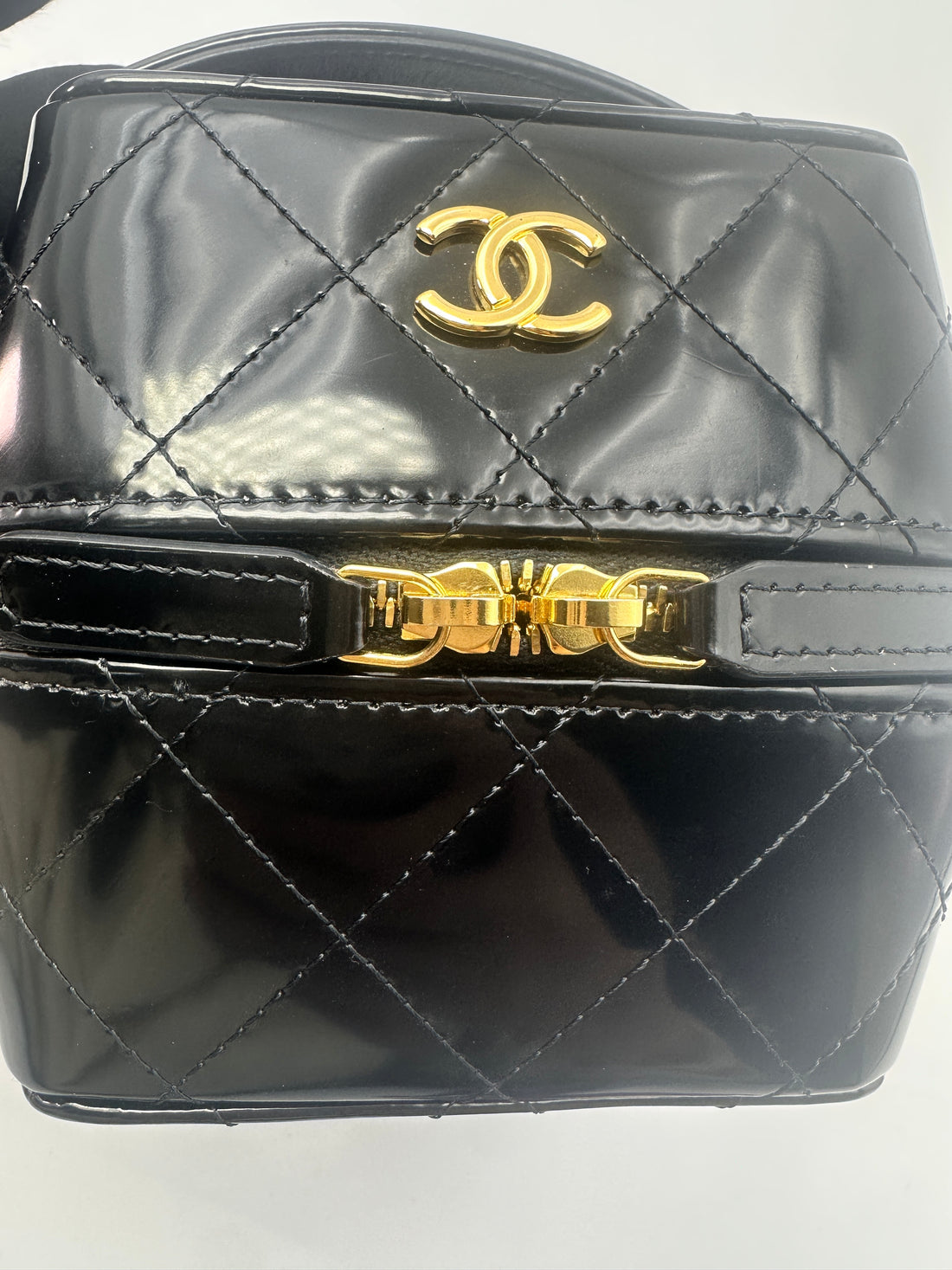 Chanel 25A Metiers d'Art Handle Vanity Case