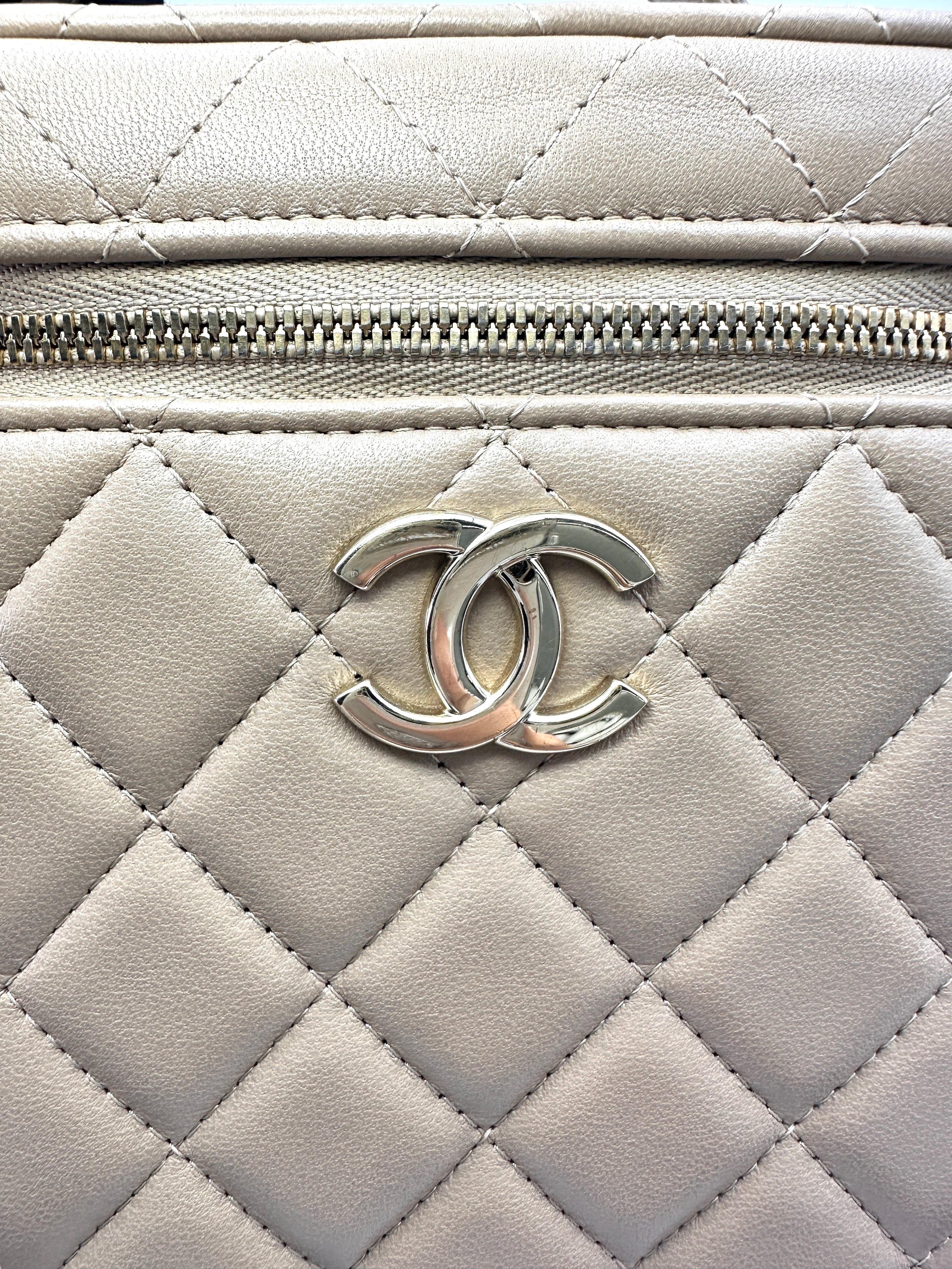 Chanel 22P Beige Quilted Calfskin Vanity Case