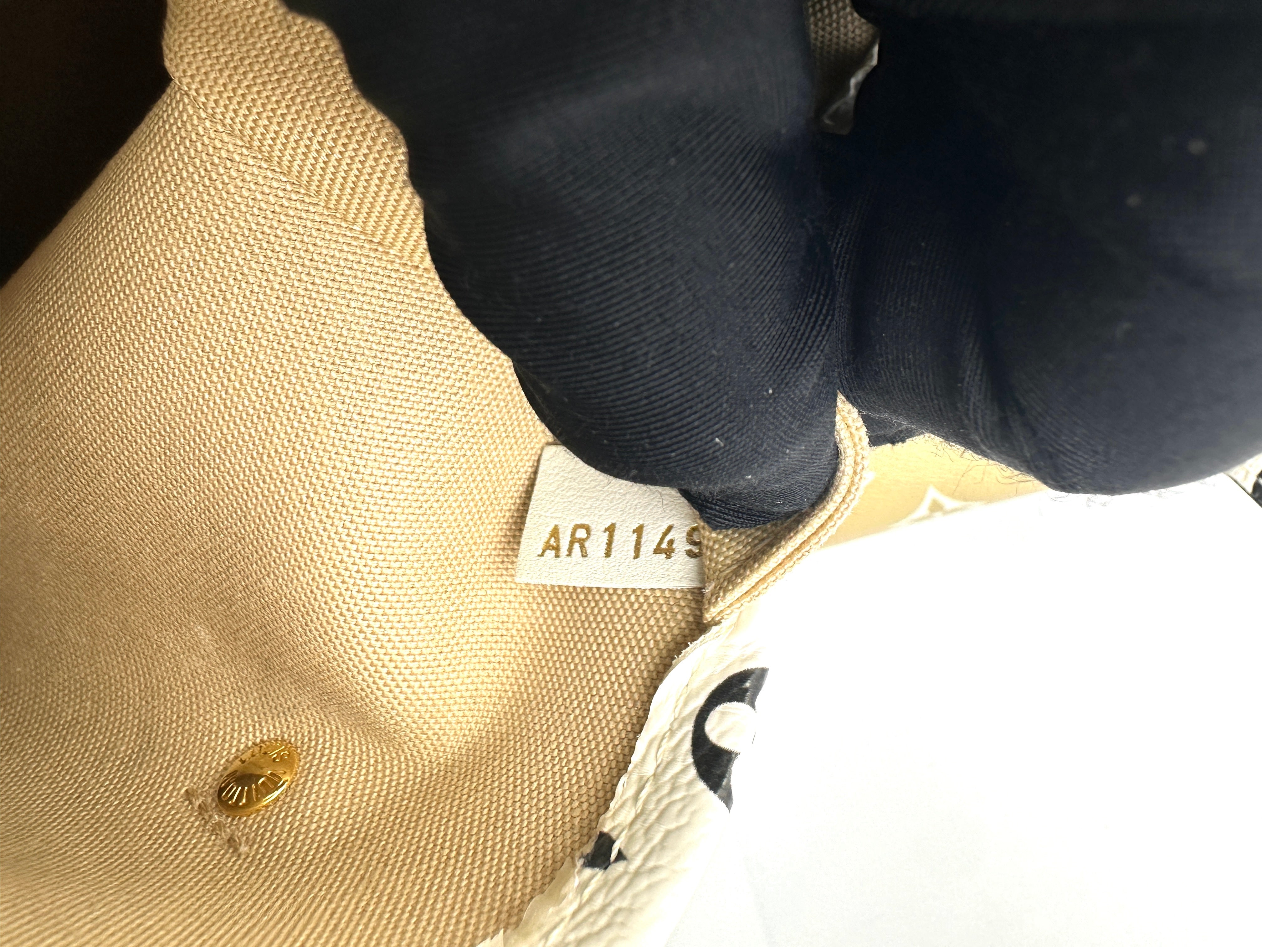 Louis Vuitton Summer 2019 Neverfull MM Green/White Giant Monogram Leather Handle Bag With Pouch
