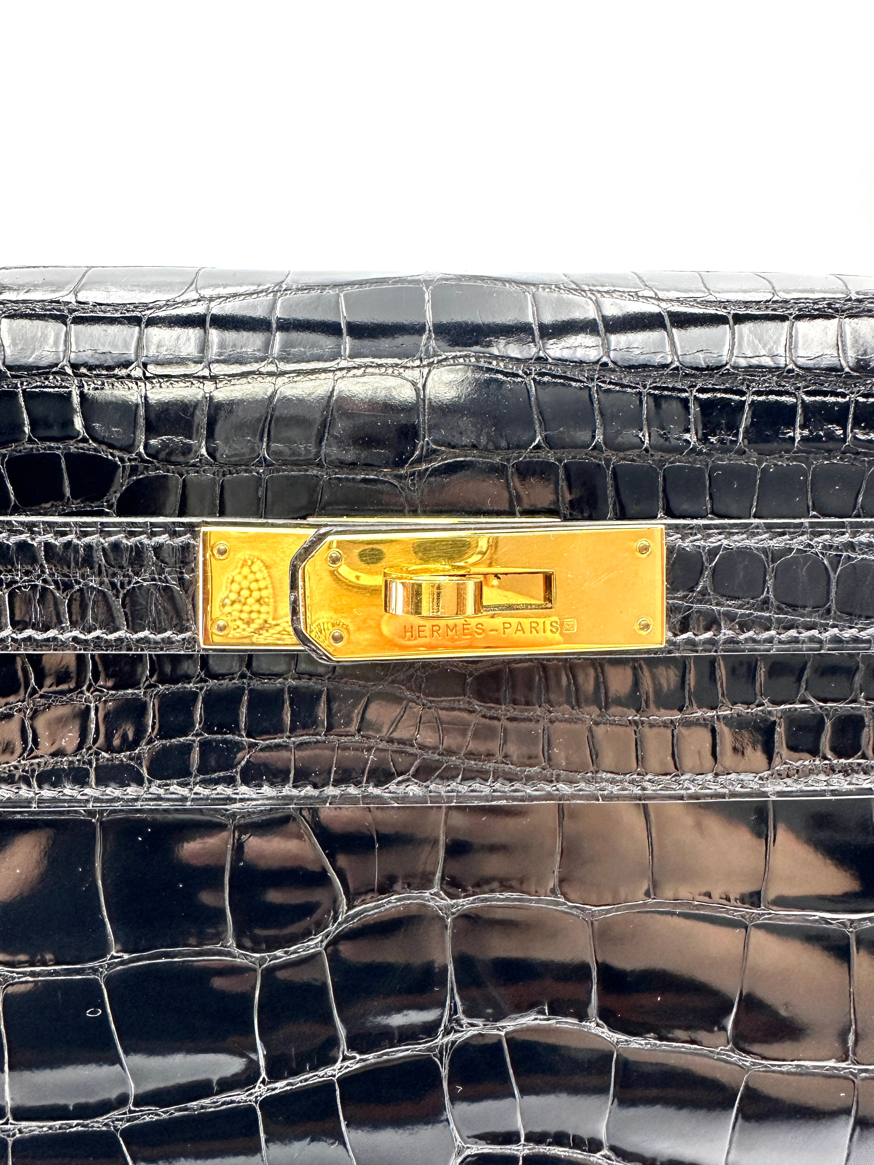 Hermès Kelly 32 Retourne Noir Shiny Alligator Leather GHW