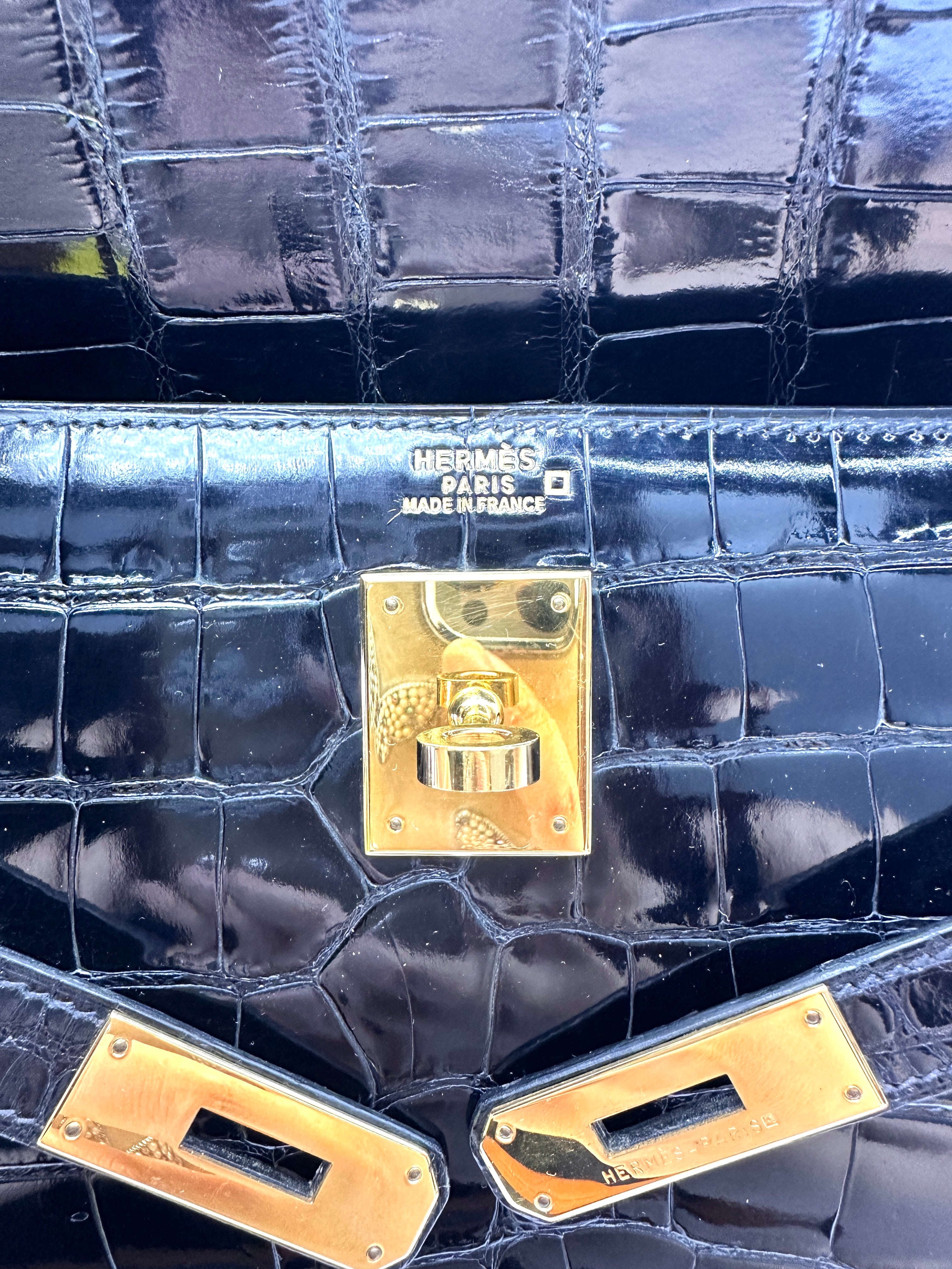 Hermès Kelly 32 Retourne Noir Shiny Alligator Leather GHW