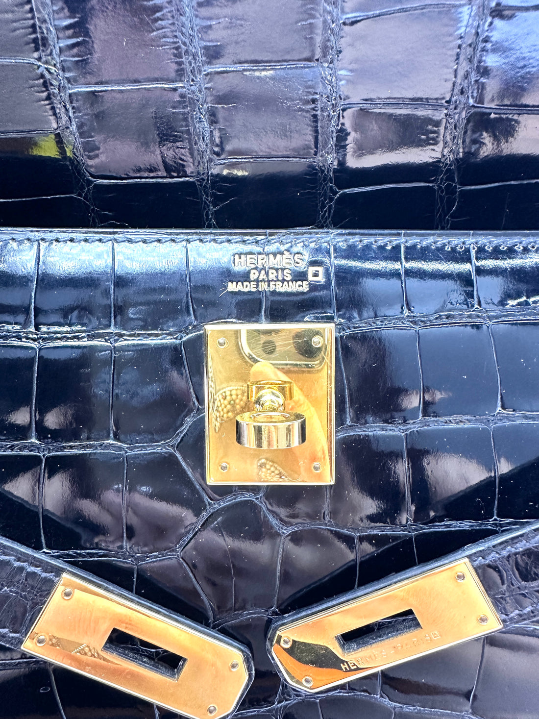 Hermès Kelly 32 Retourne Noir Shiny Alligator Leather GHW