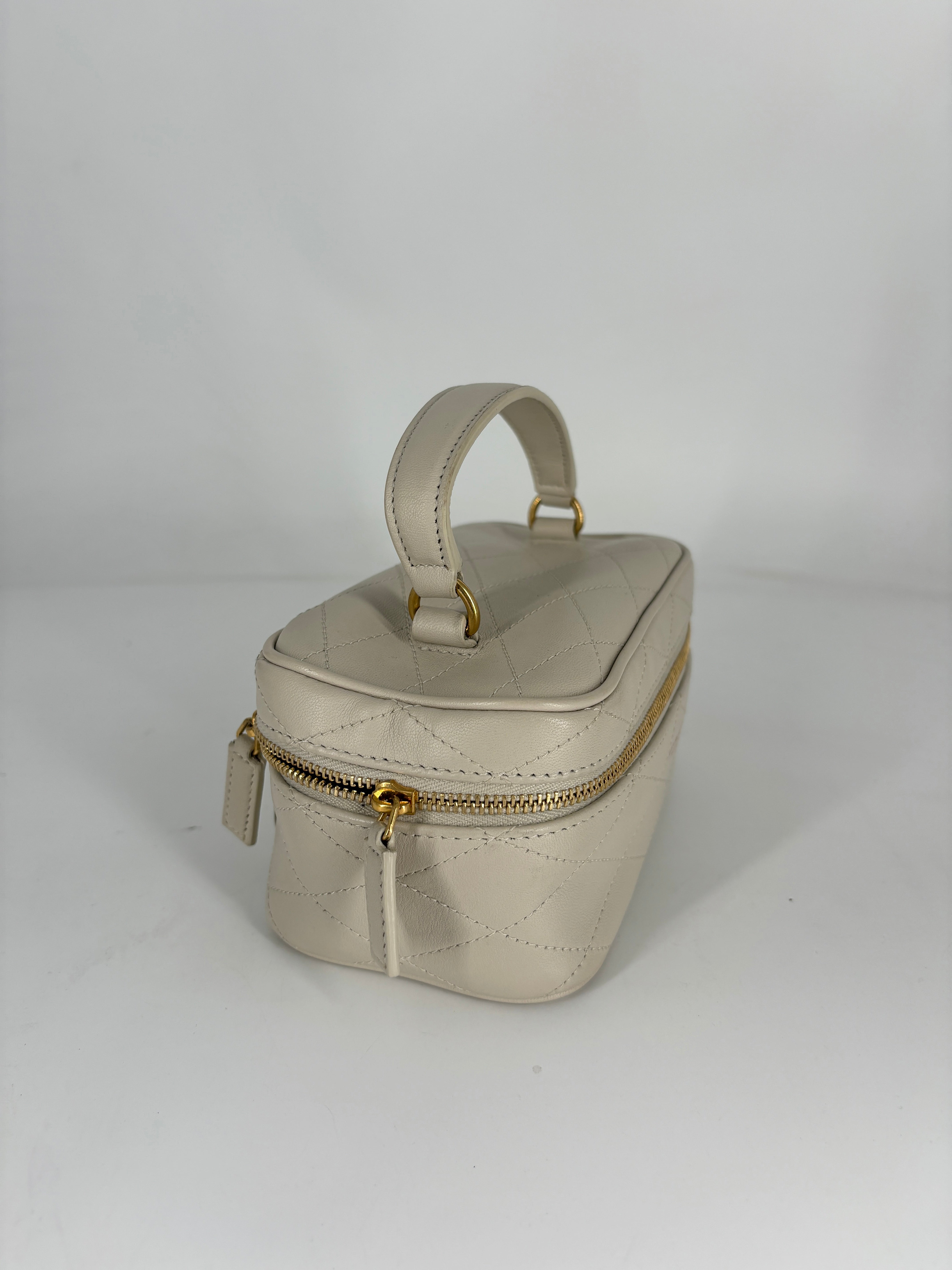 Saint Laurent Grain De Poudre Quilted Vanity Bag Top Handle Crema Soft