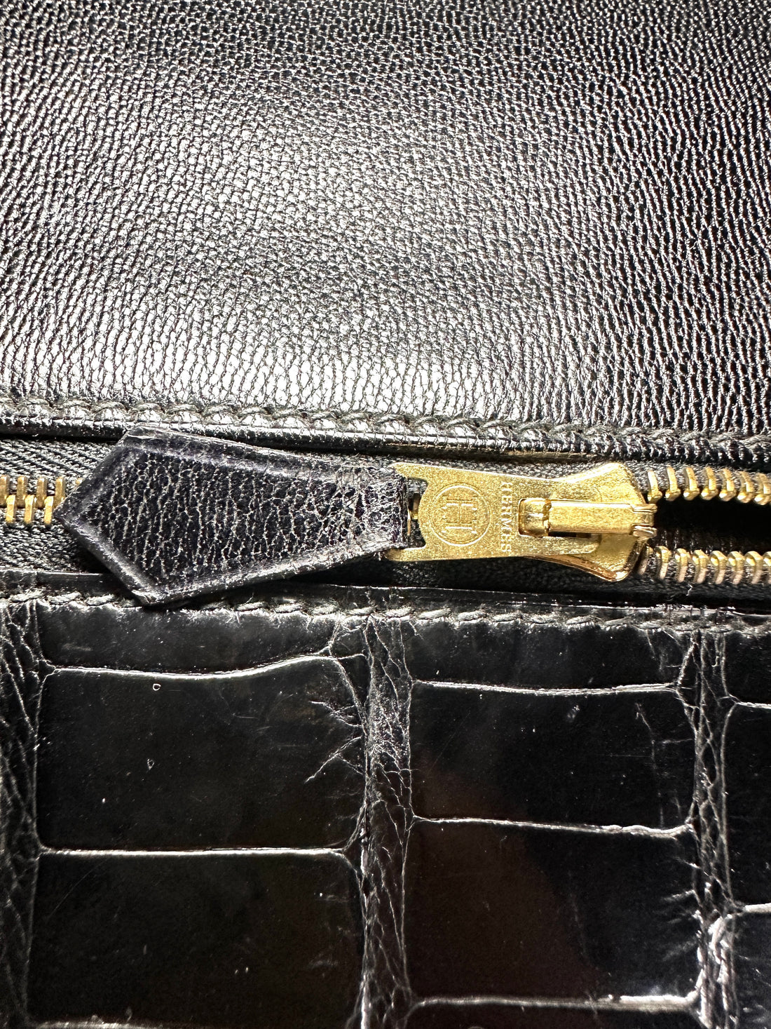 Hermès Kelly 32 Retourne Noir Shiny Alligator Leather GHW
